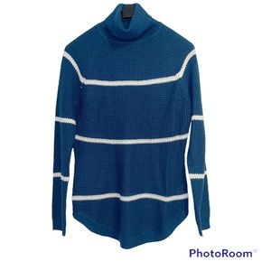 Womans UK2LA striped teal sweater